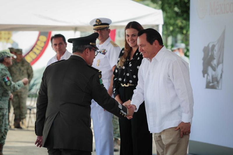 Gobernador Joaquín Díaz Mena asiste a toma de protesta del nuevo comandante de la X Región Militar