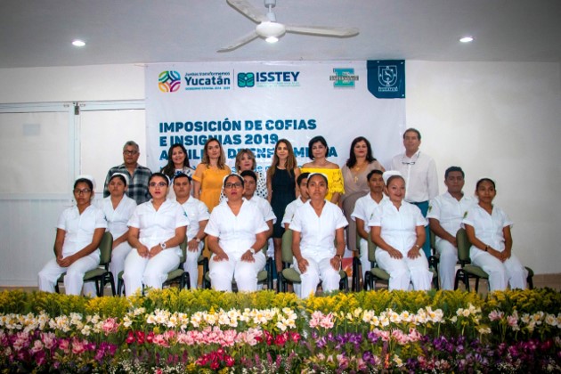 Estudiantes de Enfermería del Isstey reciben sus cofias e insignias