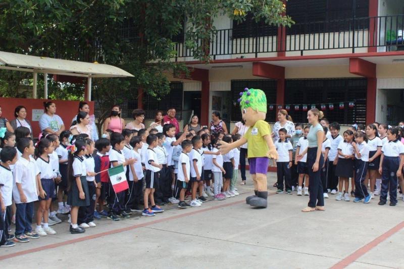 Alumnos de escuelas primarias estatales contribuyen a la reforestación de Yucatán con la estrategia "Un niño, un árbol"
