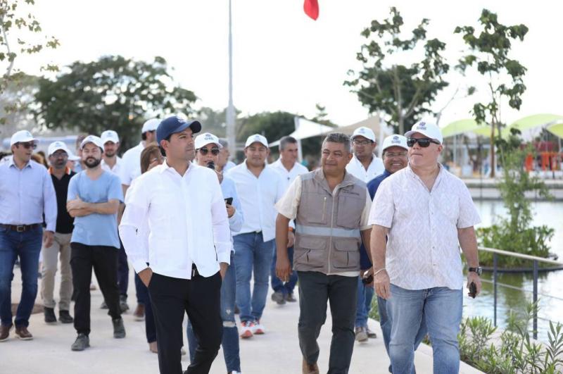 Recorre el Gobernador Mauricio Vila Dosal junto con su gabinete, el Parque de "La Plancha", el mejor de Méxic