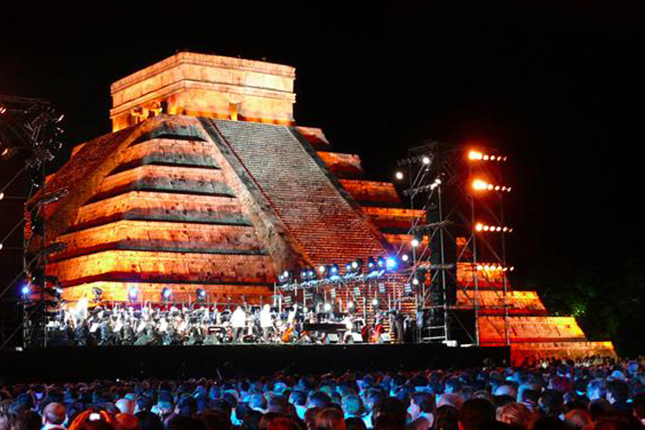 Concierto de las Mil Columnas con el tenor Plácido Domingo, en Chichén Itzá (4 de octubre de 2008)