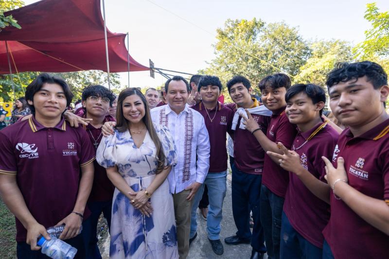 Entrega Gobernador Joaquín Díaz Mena equipamiento para mejorar planteles del Cecytey