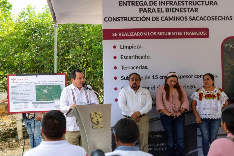 Caminos sacacosechas benefician a 10 mil productoras y productores de Akil