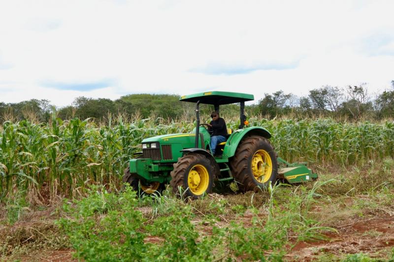 Gobierno del Estado impulsa en Muna la mecanización de tierras