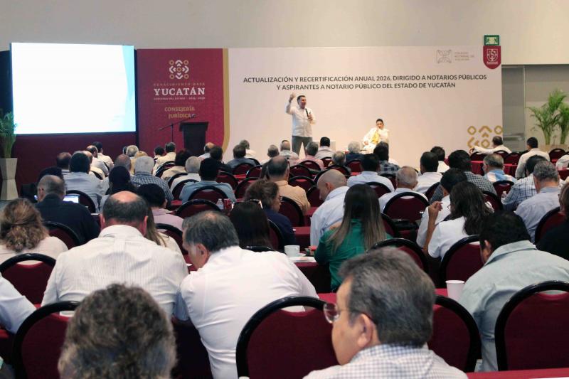 La Consejería Jurídica, en coordinación con el Colegio Notarial del Estado de Yucatán, inició los Cursos de Actualización y Recertificación 2026, dirigidos a notarias y notarios públicos, así como a aspirantes a fedatarios del estado, con el objetivo de fortalecer la certeza jurídica y consolidar u