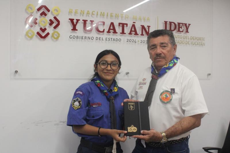 Joven escultista asume como directora general del IDEY por un día