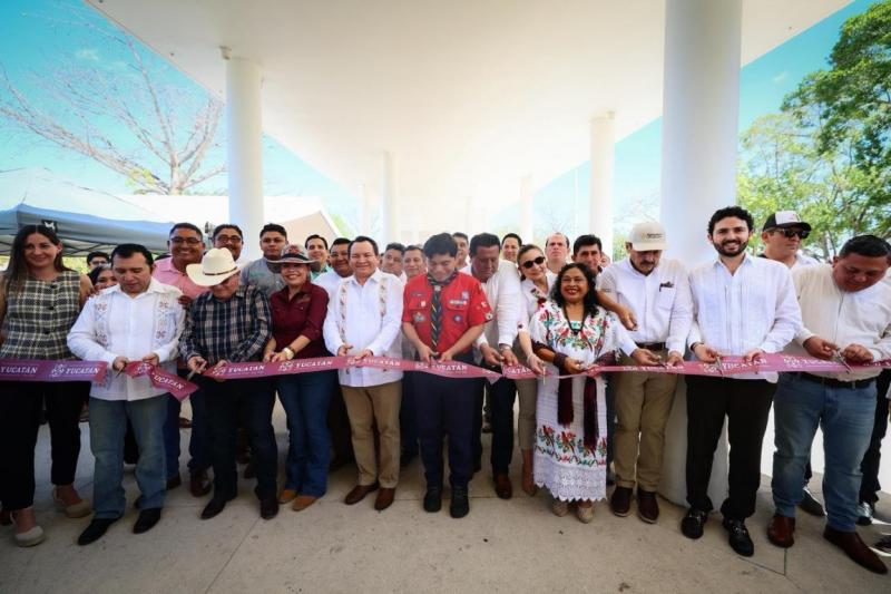 Ofrecen gran variedad de alimentos frescos en el Mercado Renacer del Campo Yucateco