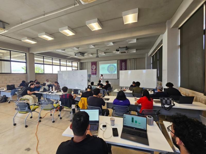 Estudiantes de la UPY compiten a nivel global con solución inteligente para agricultura