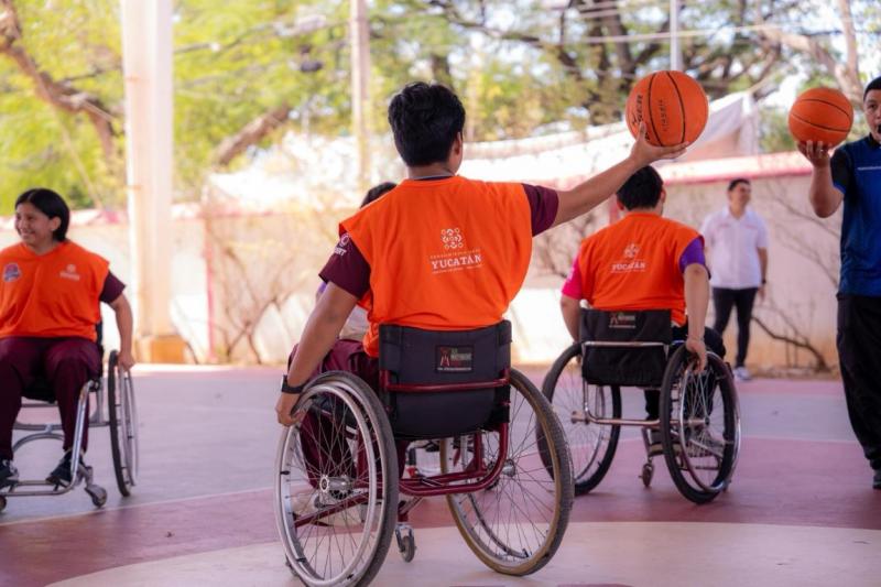 Entregan sillas de ruedas para ampliar oportunidades de movilidad e inclusión en Yucatán