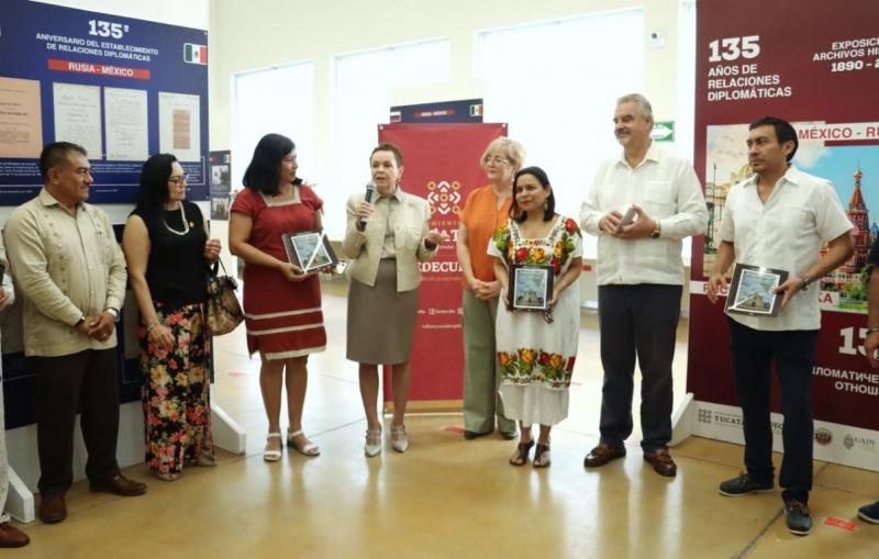 Exposición en la Biblioteca Yucatanense celebra 135 años de diálogo entre México y Rusia