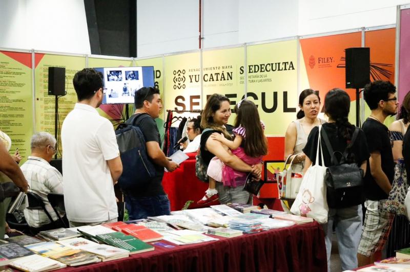 Jornada de literatura, historia y arte gráfico con lleno total en el stand de Sedeculta en la Filey