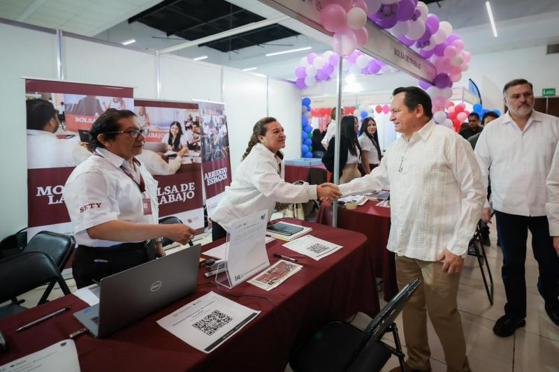 Feria del Empleo abre puertas a más de 400 mujeres en Yucatán
