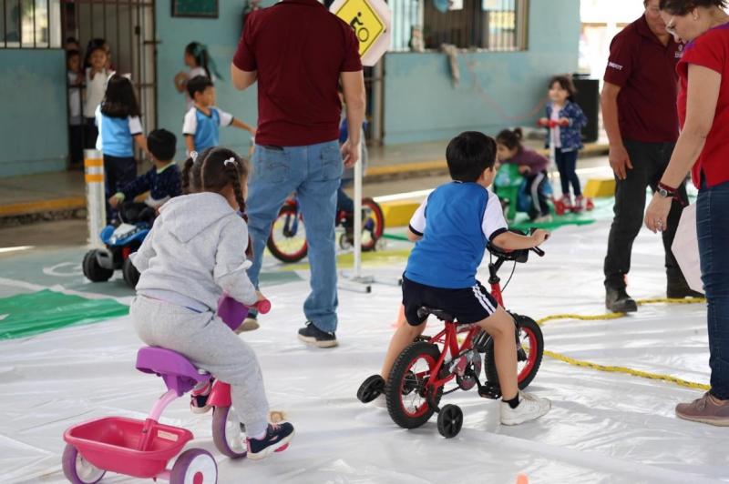 Atienden solicitud ciudadana para mejorar seguridad vial en escuela de Juan Pablo II