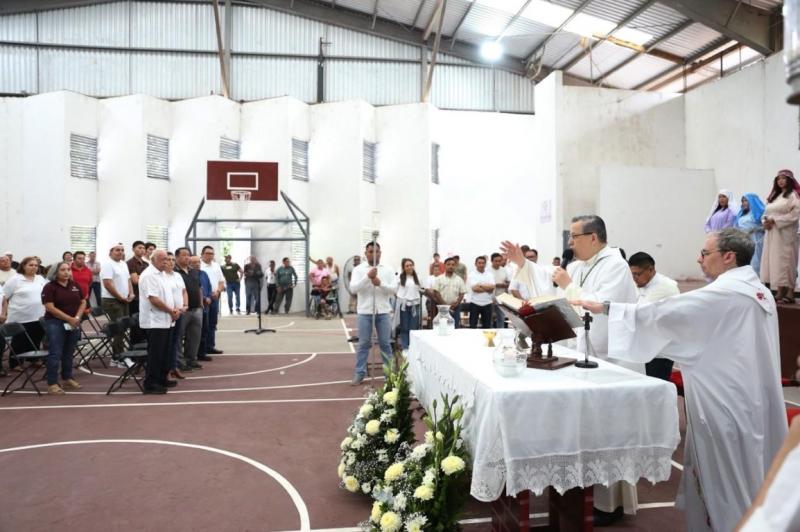 Arzobispo lava los pies a 12 personas privadas de la libertad en el Cereso de Mérida