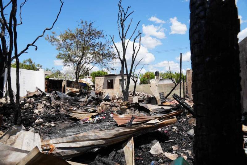 Gobierno del Estado brinda atención integral a familias afectadas por incendio en Dzununcán