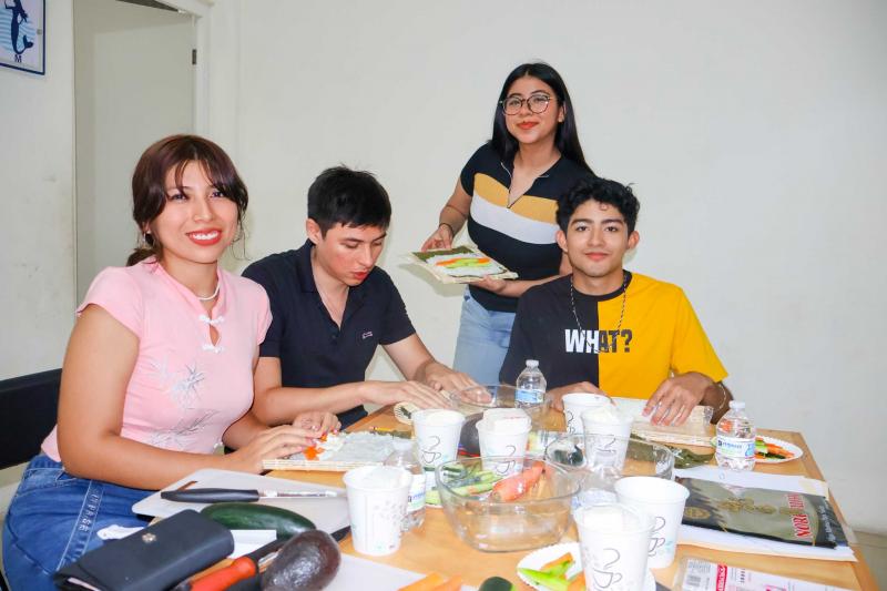 Taller gratuito de comida asiática impulsa el autoempleo entre juventudes