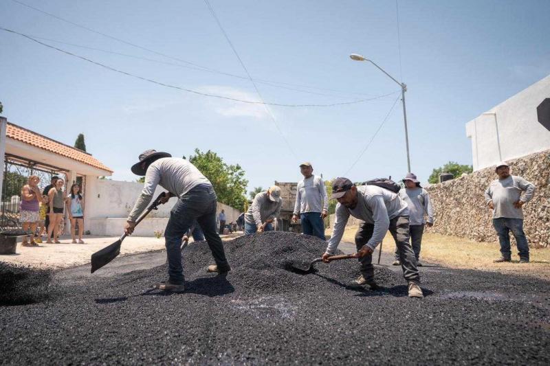 Inician trabajos de bacheo en calles de la colonia Leandro Valle