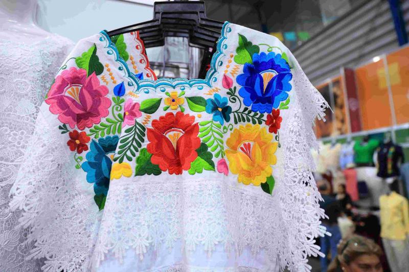 Moda yucateca conquista la capital en la Semana Yucatán en México