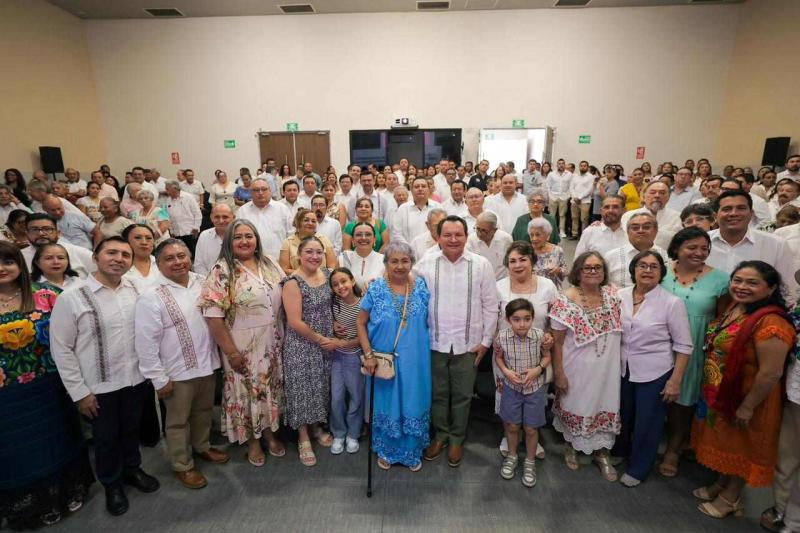 Gobierno del Estado distingue la trayectoria del profesor Roger Hervé Aguilar Salazar