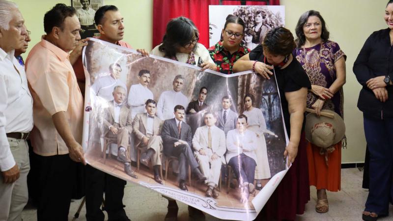 Conmemoran legado democrático de Rosa Torre González con exposición documental