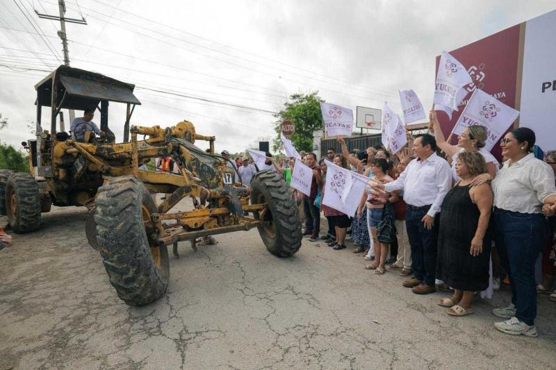 Gobernador Joaquín Díaz Mena pone fin a 40 años de rezago en calles de la Serapio Rendón