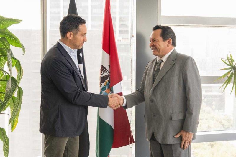Gobernador Joaquín Díaz Mena se reúne con directivos de Kavak