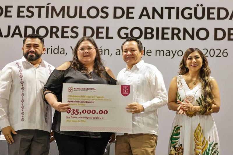 Gobierno de Yucatán entrega más de 10 mdp en estímulos por antigüedad a servidores públicos