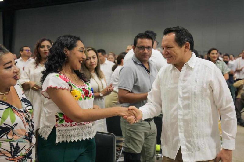 Gobierno de Yucatán entrega más de 10 mdp en estímulos por antigüedad a servidores públicos