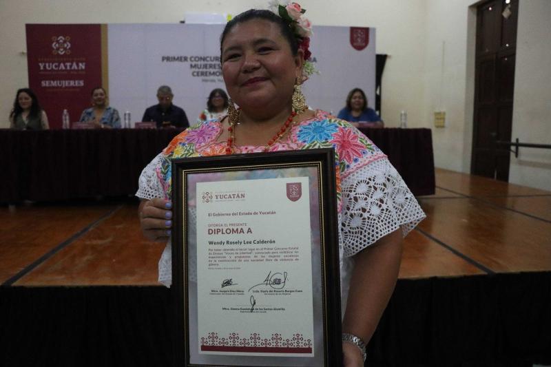 Reconocen a ganadoras del concurso "Voces de Libertad"
