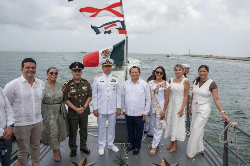Gobernador Joaquín Díaz Mena participa en ceremonia del Día de la Marina en Progreso