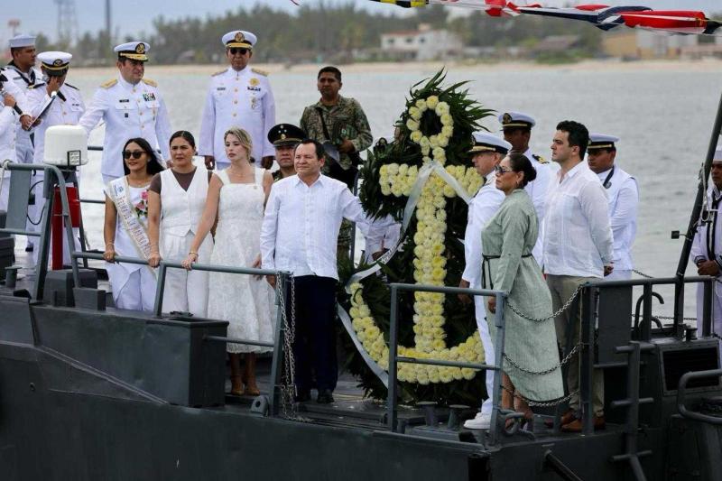 Gobernador Joaquín Díaz Mena participa en ceremonia del Día de la Marina en Progreso