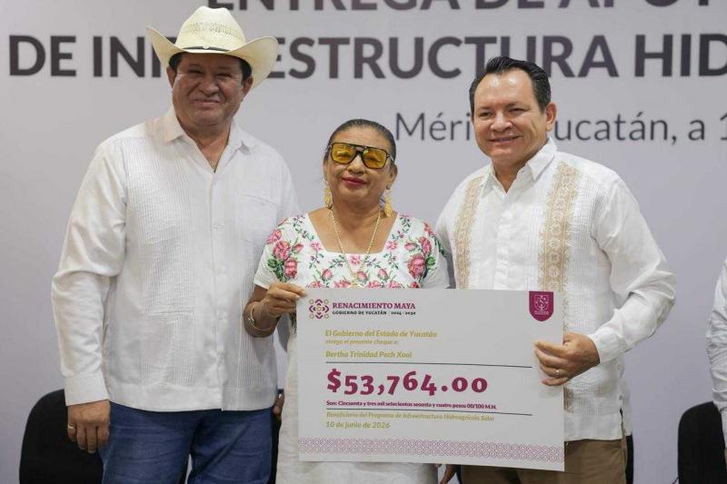 Entrega Gobernador Joaquín Díaz Mena apoyos para impulsar el campo y la educación