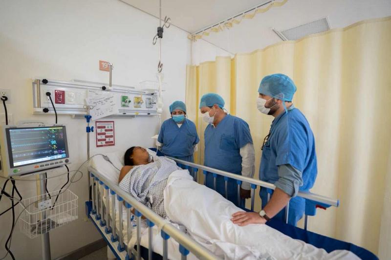 Avanza transformación de la salud en Yucatán con primera cirugía robótica en el estado