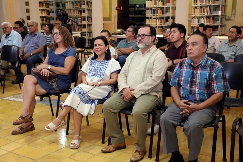 Vidas Literarias reúne al público con la escritora Aída López en la Biblioteca Cepeda Peraza