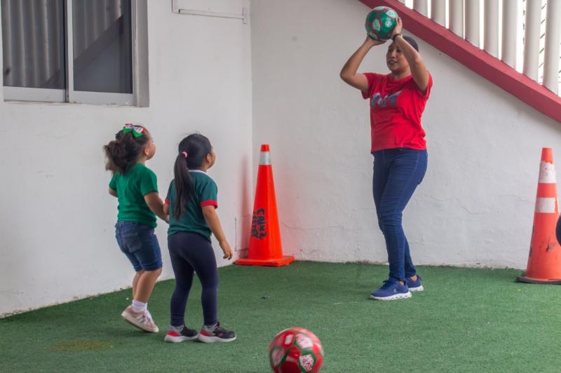 Niñas y niños de los Centros de Atención Infantil del Isstey viven emoción del fútbol
