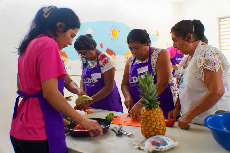 DIF Yucatán capacita a cocineras voluntarias en alimentación saludable e higiene
