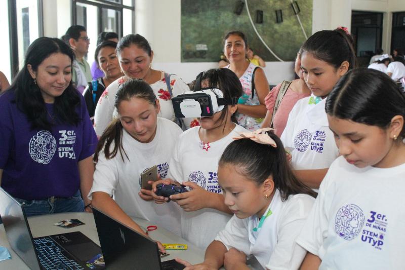 UTM acerca la ciencia y la tecnología a 90 niñas de Yucatán con encuentro STEM