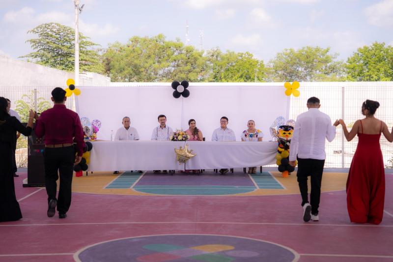 DIF Yucatán reconoce a seis adolescentes de Casa Otoch que concluyeron la secundaria