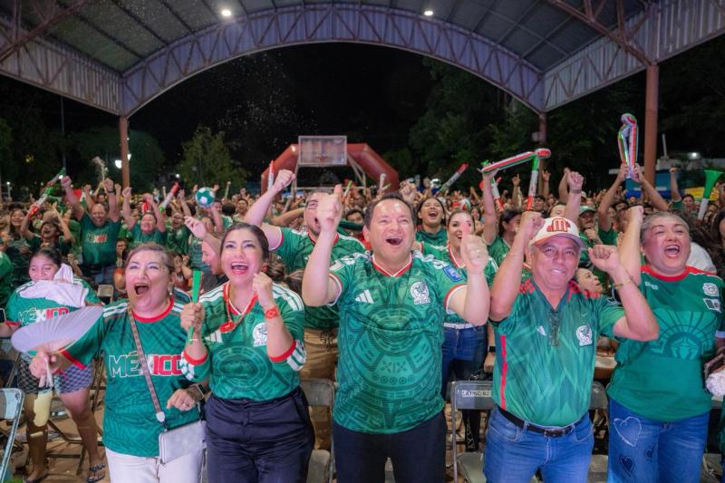 Casa llena en las Zonas Fan: 14 mil personas celebran triunfo de México con saldo blanco