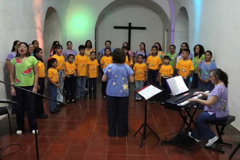 Coros infantiles de Sedeculta llenan Conkal de música durante un recital de la Temporada Pecda