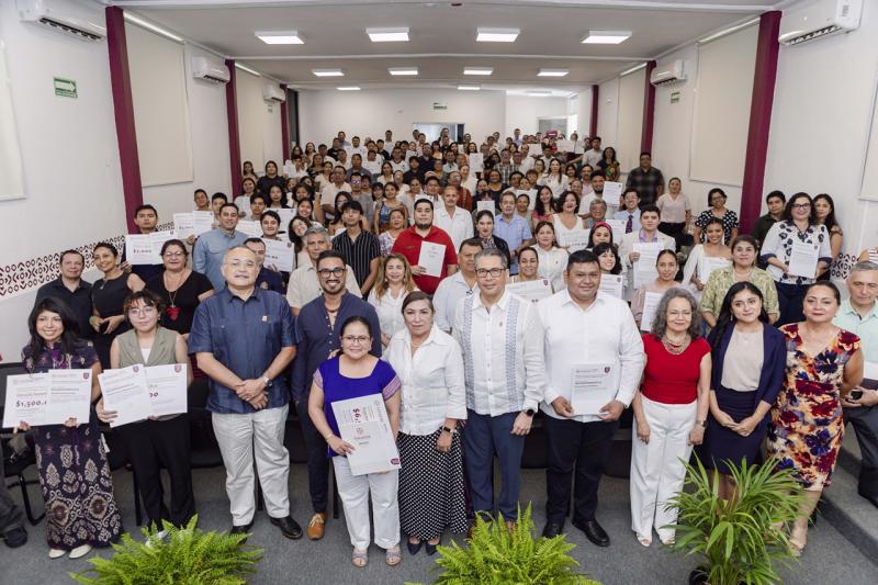 Gobierno del Renacimiento Maya reconoce talento científico de estudiantes yucatecos
