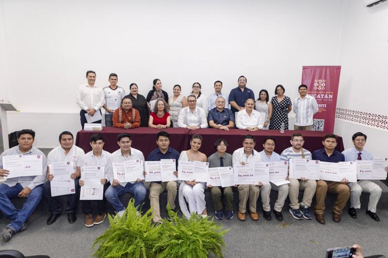 Gobierno del Renacimiento Maya reconoce talento científico de estudiantes yucatecos