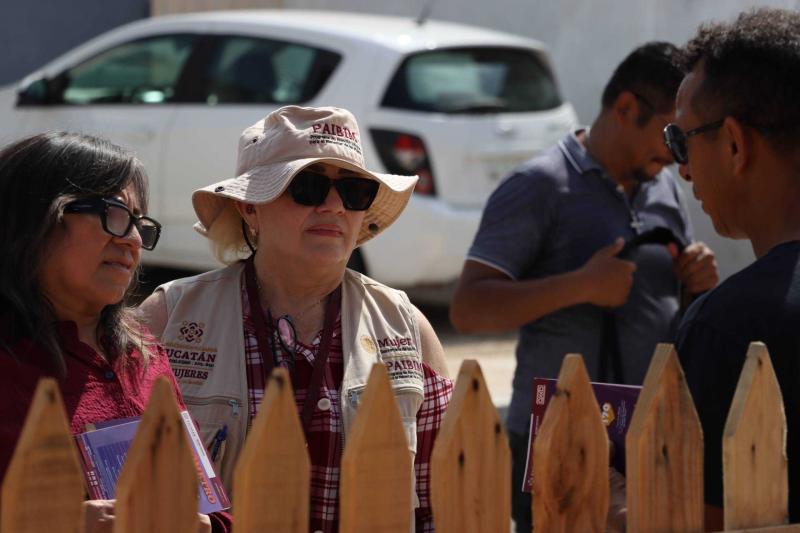 Semujeres acerca servicios de los Centros Libre con brigadas casa por casa