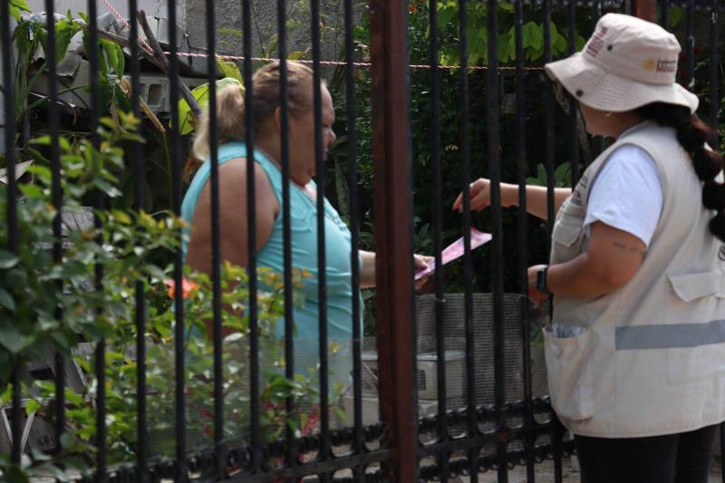 Semujeres acerca servicios de los Centros Libre con brigadas casa por casa