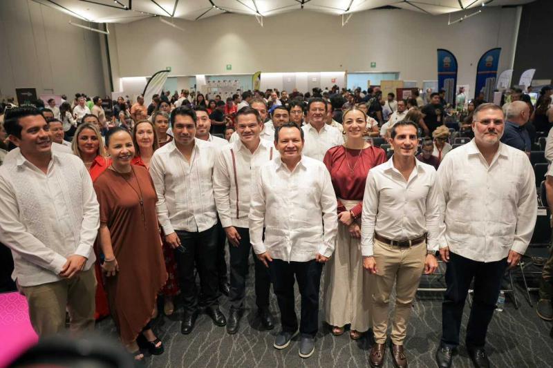 Gobernador Joaquín Díaz Mena impulsa proveeduría local para crear empleos bien pagados