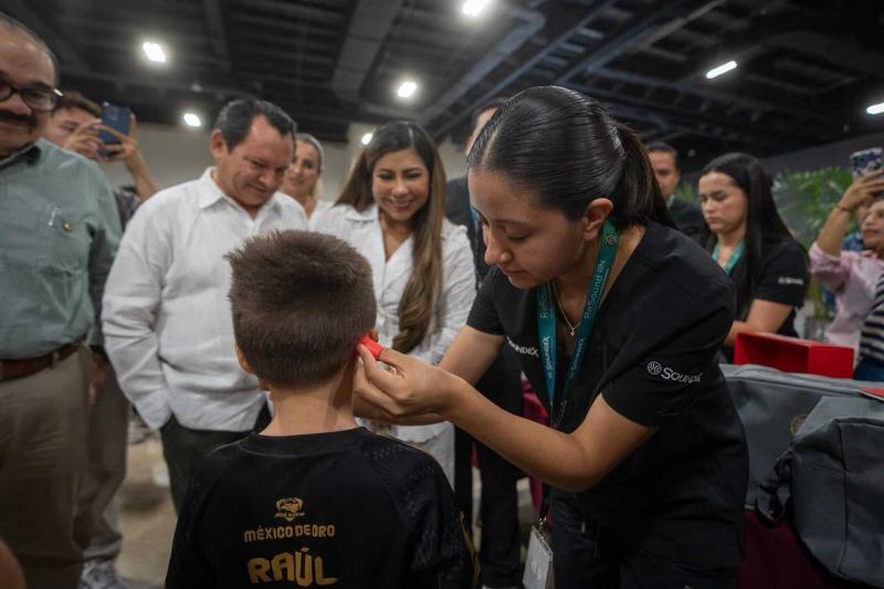 El bienestar es autonomía: Renacimiento Maya entrega apoyos auditivos