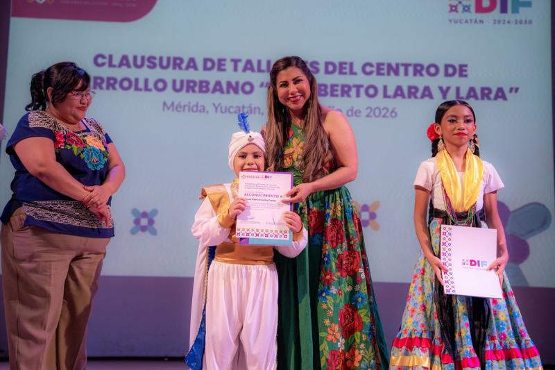 DIF Yucatán reconoce talento y aprendizaje de participantes en talleres comunitarios