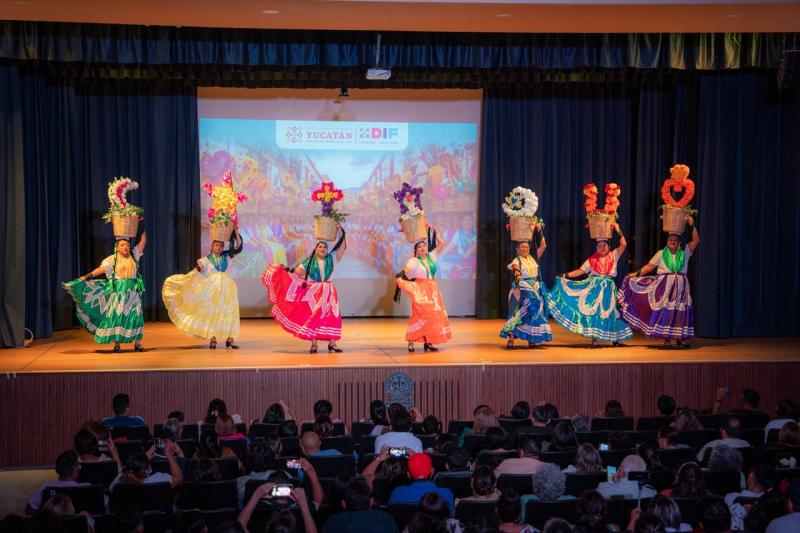 DIF Yucatán reconoce talento y aprendizaje de participantes en talleres comunitarios