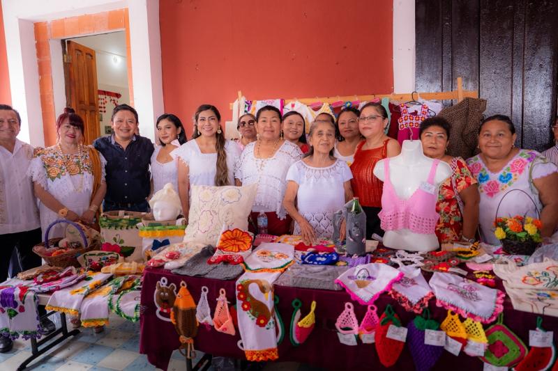 DIF Yucatán reconoce talento y aprendizaje de participantes en talleres comunitarios