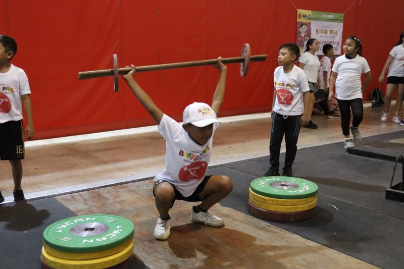 Captan nuevos talentos deportivos durante el campamento de verano Baaxal Paal Renacimiento 2026